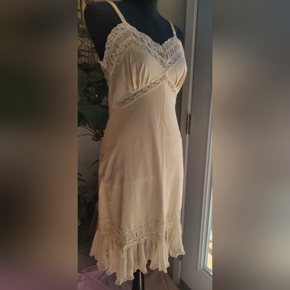 Vintage Charmode slip/nightgown size 34 *GORGEOUS**